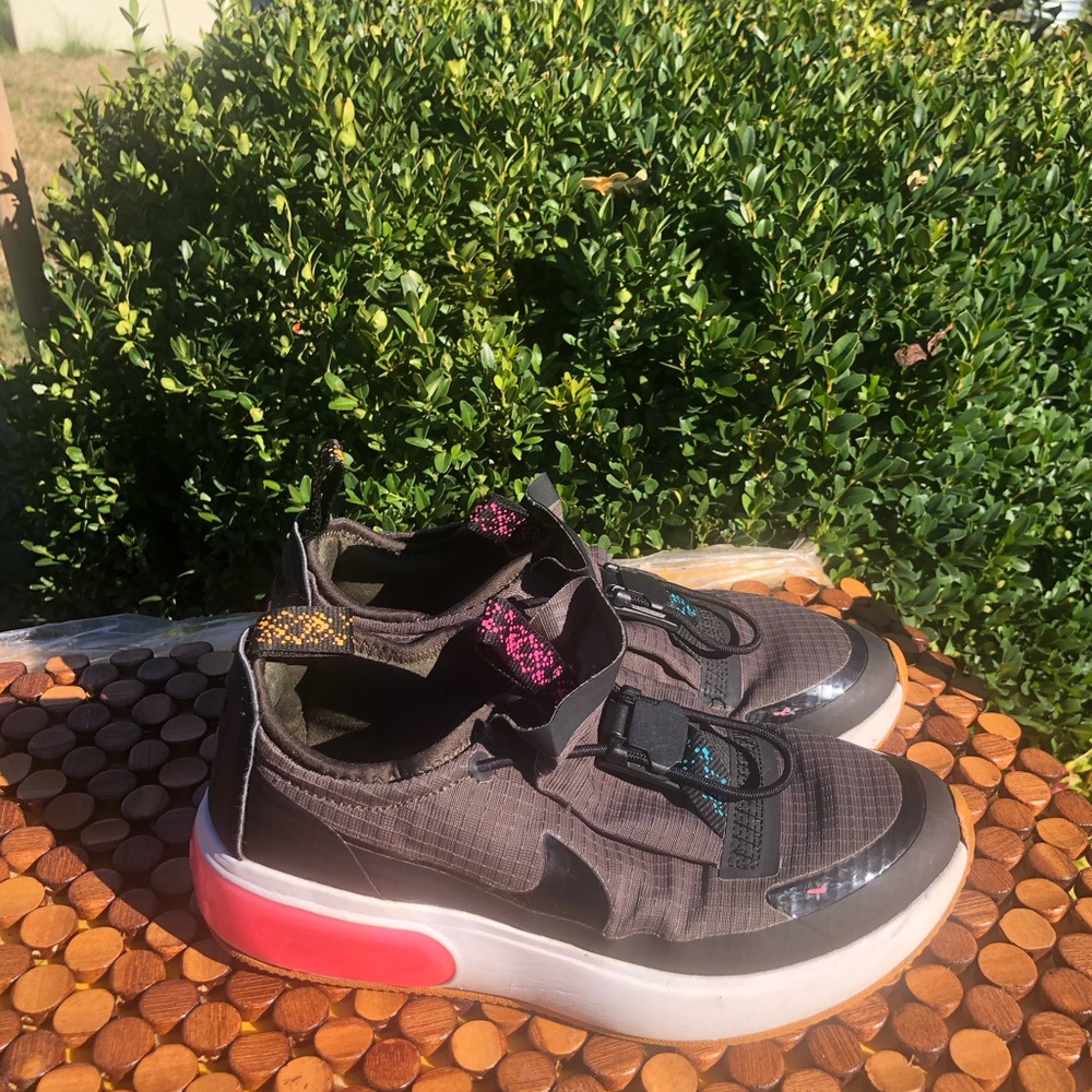Nike Kids Gray Slip-On Sneakers with Pink Heel Accent